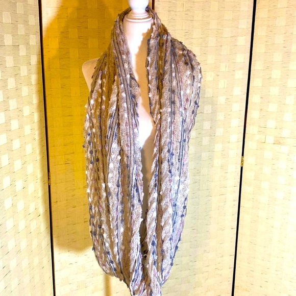CHAMPAGNE SUMMER COLORED INFINITY SCARF - PINK GREY CREAM & METALLIC THREAD GUC - Picture 1 of 5